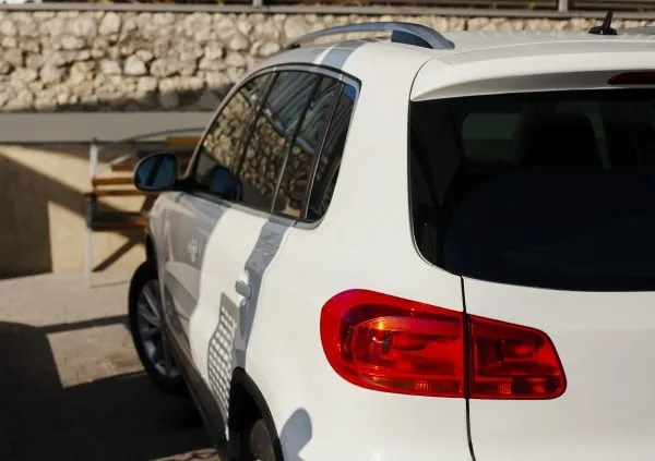 Voiture au soleil - Bâche de protection UV sur Telas.fr